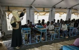 Une classe dans une école d'un camp de personnes déplacées, près de Port-Soudan, le 26 avril 2026 au Soudan