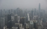 La ville de Kuala Lumpur enveloppée dans une brume provoquée par les incendies en Indonésie, le 13 octobre 2026 en Malaisie

