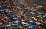 Des maisons de fortune détruites ou endommagées par le cyclone Chido dans le bidonville de Kawéni, à Mamoudzou, le 20 décembre 2024
