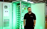 David Oudsandji, patron et cofondateur de Voltfang, sur le site de production et de stockage de batteries à Aix-La-Chapelle, le 19 août 2025 en Allemagne