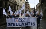 Des salariés de Stellantis et du secteur automobile en grève manifestent à Turin, le 18 octobre 2024 en Italie