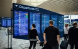 Des voyageurs au terminal 2 de l'aéroport d'Helsinki, le 19 août 2022 en Finlande