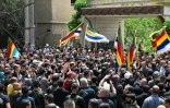 Des membres de la communauté druze assistent aux funérailles de sept personnes tuées lors d'affrontements avec les forces de sécurité syriennes, le 30 avril 2025 à Damas
