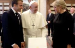 Le président français Emmanuel Macron et son épouse Brigitte ont rencontré le pape François le 26 juin 2018 au Vatican
