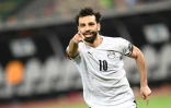 La joie de l'attaquant égyptien Mohamed Salah, près avoir marqué le tir au but décisif face à la Côte d'Ivoire (0-0, 5 t.a.b. à 4) en 8e de finale de la Coupe d'Afrique des nations, le 26 janvier 2022 à Douala (Cameroun)