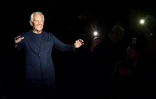 Giorgio Armani à l'issue du défilé de sa collection homme automne-hiver 2020-21 à Milan, le 13 janvier 2020