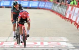 Le Français Lenny Martinez franchit la ligne d'arrivée de la 8e étape de la Vuelta, le 2 septembre 2023 à Xorret de Cati