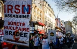Des membres de l'Institut de radioprotection et de sûreté nucléaire (IRSN) manifestent contre le projet de réforme de la sûreté du nucléaire, le 20 décembre 2023 à Paris