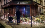 Hommages aux victimes des attentats du 13 novembre, le 15 novembre 2015, devant le café le Carillon, une des cibles des tueurs 
