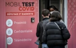File d'attente à Paris devant une unité de dépistage du Covid-19, le 23 décembre 2021