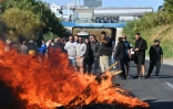 Des pêcheurs bloquent l'accès au dépôt pétrolier de Frontignan près de Sète dans l'Hérault, le 17 septembre 2026