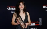 Anaïs Demoustier avec son César de meilleure actrice pour "Alice et le Maire"