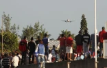 Mardi 1er juin 2010 - Aéroport de Pierrefonds - Saint-Pierre - L'équipe de France de football arrive à La Réunion