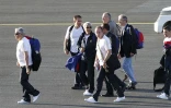 Mardi 1er juin 2010 - Aéroport de Pierrefonds - Saint-Pierre - L'équipe de France de football arrive à La Réunion