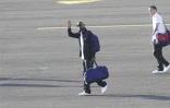 Mardi 1er juin 2010 - Aéroport de Pierrefonds - Saint-Pierre - L'équipe de France de football arrive à La Réunion