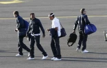Mardi 1er juin 2010 - Aéroport de Pierrefonds - Saint-Pierre - L'équipe de France de football arrive à La Réunion