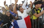 Mardi 1er juin 2010 - Aéroport de Pierrefonds - Saint-Pierre - L'équipe de France de football arrive à La Réunion