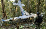 Photo diffusée par l'armée colombienne de l'épave d'un avion qui s'est écrasé dans la forêt amazonienne, le 19 mai 2023 à Solano, dans le département de Caqueta, en Colombie