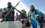 Des combattants talibans dans une rue de Laghman, le 15 août 2021 en Afghanistan