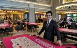 Babajan, un employé du casino Arkin Colony Hotel, à Kyrénia (Girne), dans l'autoproclamée République turque de Chypre-Nord, le 16 mars 2022 