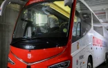 Le bus de l'équipe de Lyon, caillassé par à son entrée dans le stade Vélodrome le 29 octobre 2023 à Marseille avant le match de L1 OM-OL finalement annulé 