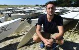 Tom Daune, le responsable de l'école de voile des Glénans, le 18 mai 2020, au large de Fouesnant, dans le Finistère