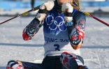 La joie de la fondeuse norvégienne Therese Johaug, après sa victoire dans l'épreuve de skiathlon aux Jeux olympiques de Pékin, le 5 février 2022 dans le stade de ski de fond de Zhangjiakou