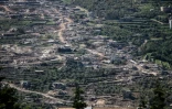 Des maisons rasées et des structures détruites par l'armée israélienne dans le village de Beit Lif, dans le district de Bint Jbeil, au sud du Liban, le 22 avril 2026