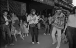 Musiciens dans les rues de Paris pour la première Fête de la musique, le 21 juin 1982