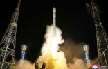 Photo diffusée par l'agence nord-coréenne KCNA le 22 novembre 2023 du lancement d'une fusée porteuse du satellite espion Malligyong-1, le 21 novembre 2023