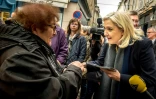 Marine Le Pen en campagne le 23 octobre 2015 à Senlis