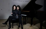 Duo de soeurs pianistes, katia (gauche) et Marielle Labèque à Paris le 13 janvier 2021.