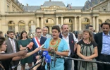 Basile Dutertre, qui se présente comme "une des voix des Soulèvements de la terre", s'exprime le 8 août 2023 à Paris avant une audience au Conseil d'Etat