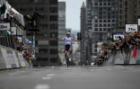 L'Américain Brandon McNulty célèbre sa victoire aux Championnats du monde de cyclisme sur route, le 27 septembre 2026 à Montréal