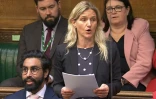 Cette image extraite d'une séquence vidéo diffusée par PRU via le site Internet Parliament TV le 16 mai 2025, montre la députée travailliste Kim Leadbeater s'exprimant à la Chambre des communes à Londres