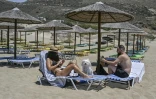 Un couple sur la plage de Falasarna, dans le nord-ouest de la Crète, en Grèce, le 15 mai 2021