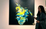 Un autoportrait d'Andy Warhol, appartenant à la collection Macklowe, présenté le 6 mai 2022 à New York en vue de sa vente aux enchères par Sotheby's