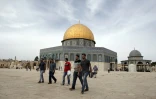 Des Palestiniens sur l'Esplanade des mosquées dans la Vieille ville de Jérusalem, le 23 octobre 2015
