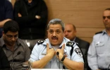 Le chef de la police israélienne, Roni Alsheich (C), s'exprime devant le Parlement à Jérusalem sur une enquête liée aux accusations de corruption contre le Premier ministre Benjamin Netanyahu, le 20 février 2018