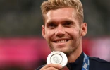 La joie du décathlète français Kevin Mayer, après sa médaille d'argent aux Jeux olympiques de Tokyo 2020, le 5 août 2021