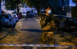 Un militaire monte la garde à proximité de l'église où un prêtre orthodoxe a été la cible d'un tireur, à Lyon le 31 octobre 2020
