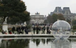 Une scupture de l'artiste Vivien Roubaud aux Tuileries, le 20 octobre 2015, à Paris, lors de la FIAC "Hors les murs"