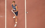 Le décathlonien français Kevin Mayer à la perche lors des Mondiaux d'athlétisme à Doha le 3 octobre 2019