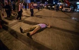Un homme blessé gît au sol près de la place Taksim, le 16 juillet 2016