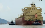 Le tanker GPL Hallasan Explorer, battant pavillon libérien, navigue sur le canal de Panama, le 20 janvier 2025 à Panma