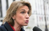 La secrétaire générale de la CFDT Marylise Léon s'adresse à son arrivée à une réunion avec le Premier ministre et les syndicats au ministère du Travail, à Paris, le 17 janvier 2025