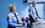 Grete Lien Metlid (G), cheffe de l'unité de coordination opérationnelle de la police, s'exprime lors d'une conférence de presse après une explosion qui a visé l'ambassade américaine, le 8 mars 2026 à Oslo
