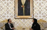 François Hollande lors de son entrevue avec la ministre des Emirats arabes unis, Noura al-Kaabi, après son arrivée à Abou Dhabi, le 2 décembre 2016