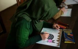 Séance de dessin dans un foyer pour femmes et jeunes filles victimes de violences sexistes à Kaboul le 11 décembre 2021