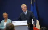 Le ministre de l'Economie Bruno Le Maire (d) et la ministre de la Transition écologique Elisabeth Borne, lors de la présentation du plan de soutien à la filière aéronautique, le 9 juin 2020 à Paris